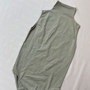 SKIMS Essential Sleeveless Turtleneck Turtle Neck Bodysuit